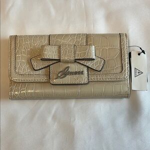 GUESS Cream Textured Wallet with Bow Closure – GUC